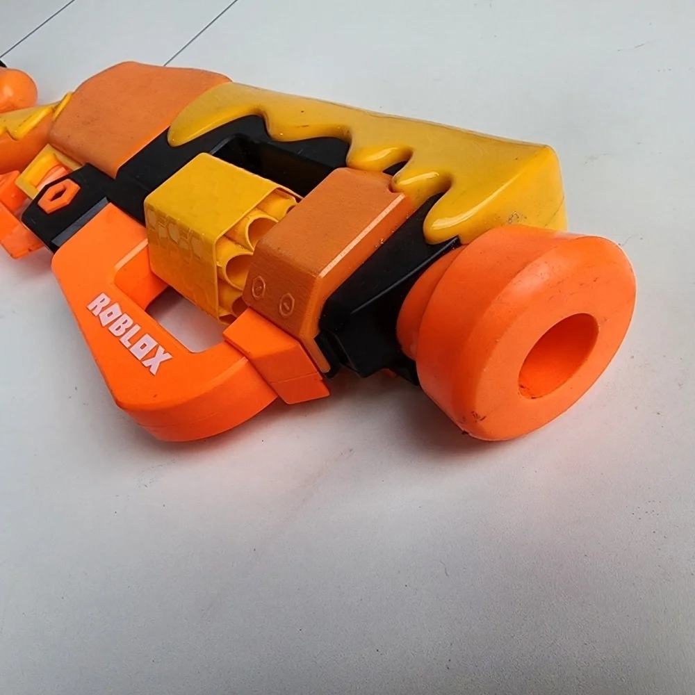 Nerf Roblox Adopt Me!: Bees! Lever Action Dart Blaster, Rotating 8-Dart Drum